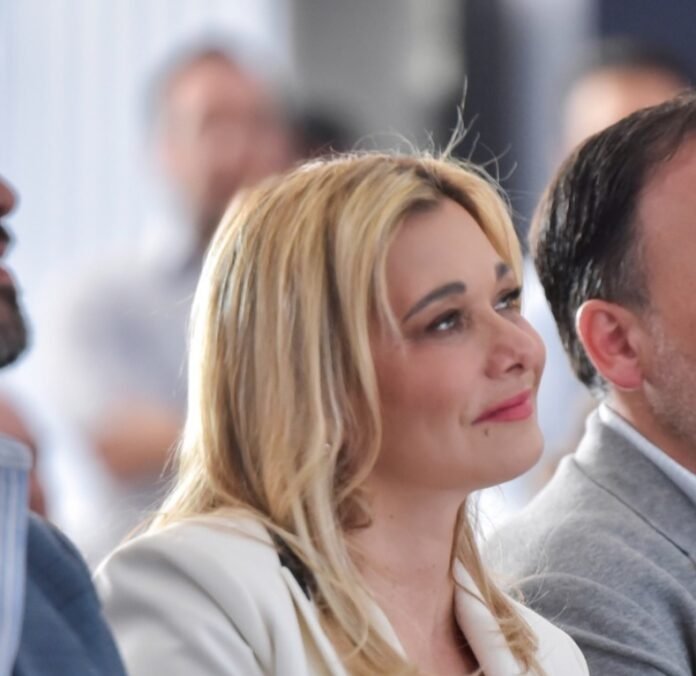Maru Campos inicia gira por la sierra con inauguración de escuela y supervisión de programas