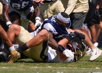 NFL multa con 500 mil dólares a Cowboys y Saints tras brutal pelea en entrenamiento NFL multa con 500 mil dólares a Cowboys y Saints tras brutal pelea en entrenamiento