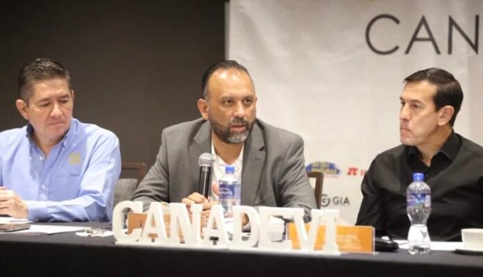 Refrenda Héctor Ortiz alianza con desarrolladores de vivienda