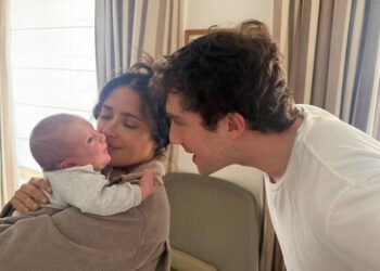 Salma Hayek se convierte en abuela por primera vez; conoce al nuevo integrante de su familia Salma Hayek se convierte en abuela por primera vez; conoce al nuevo integrante de su familia