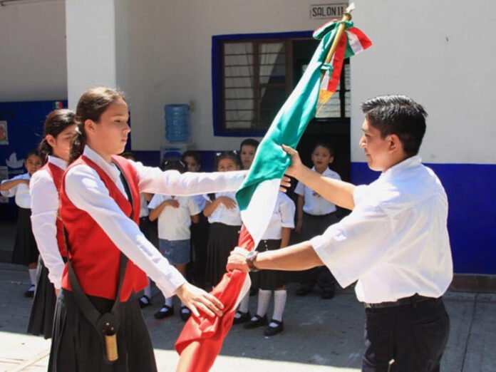 SEP cambia la forma de elegir a las escoltas escolares tras más de 100 años de tradición