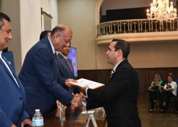 SEyD entrega reconocimientos de Validez Oficial a 43 planteles particulares SEyD entrega reconocimientos de Validez Oficial a 43 planteles particulares