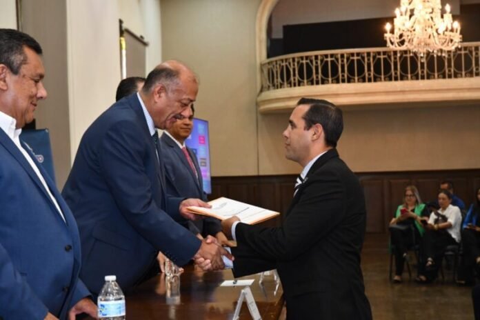 SEyD entrega reconocimientos de Validez Oficial a 43 planteles particulares