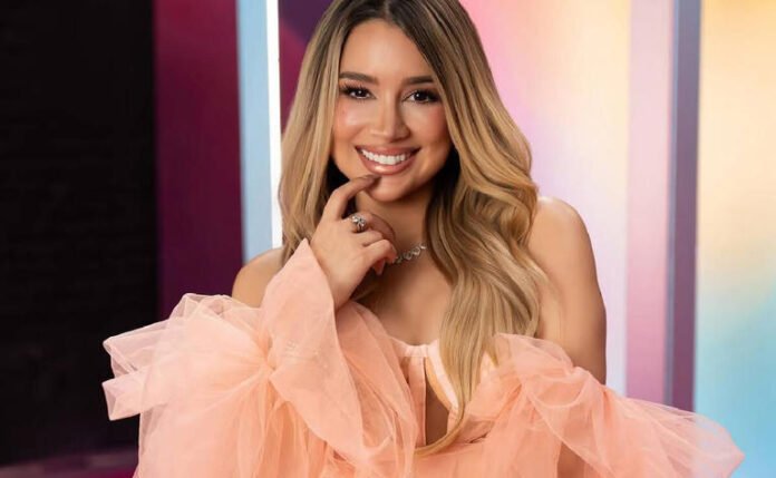 Sophia Stallone anuncia su compromiso y presume espectacular anillo de diamantes