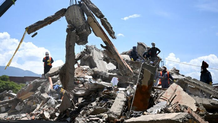 Sube a 273 la cifra de muertos tras devastador terremoto en Colombia