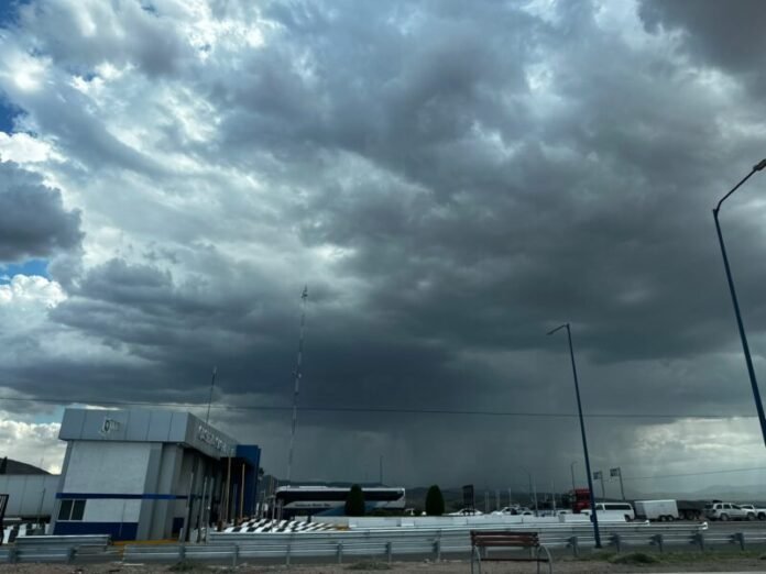 Alertan por lluvias fuertes y granizo en Chihuahua