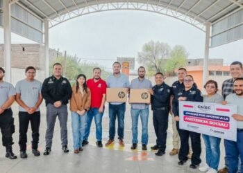 Fortalece Jorge Aldana programa DARE con entrega de equipo tecnológico Fortalece Jorge Aldana programa DARE con entrega de equipo tecnológico