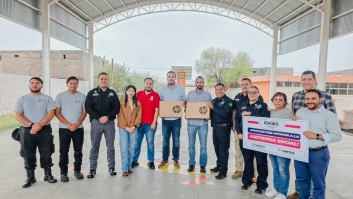 Fortalece Jorge Aldana programa DARE con entrega de equipo tecnológico