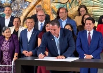 Restringirán uso de celulares en primarias y secundarias tras acuerdo nacional Restringirán uso de celulares en primarias y secundarias tras acuerdo nacional