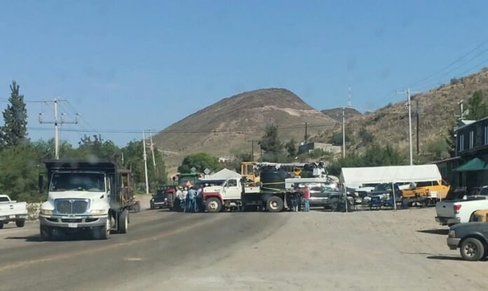 Bloquean carretera El Sueco-Janos a la altura de LeBarón