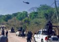 Retienen a militares y policías en Quechultenango entre bloqueos, quema de patrullas y tensión