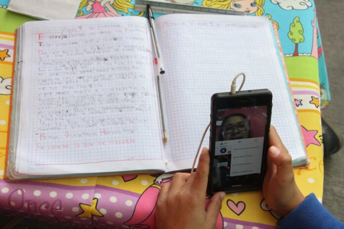 Sheinbaum anuncia restricción de celulares en escuelas a partir del 3 de noviembre