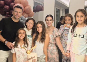 Jacky Bracamontes sorprende a su hija Caro con una escapada a Orlando por sus 12 años