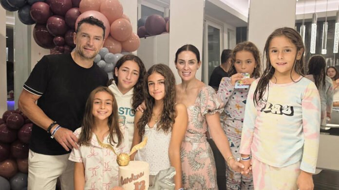 Jacky Bracamontes sorprende a su hija Caro con una escapada a Orlando por sus 12 años