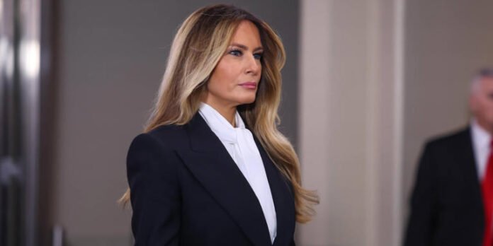 Melania Trump recibe exposición en IndyCar y después las cámaras captan asientos vacíos en la ONU