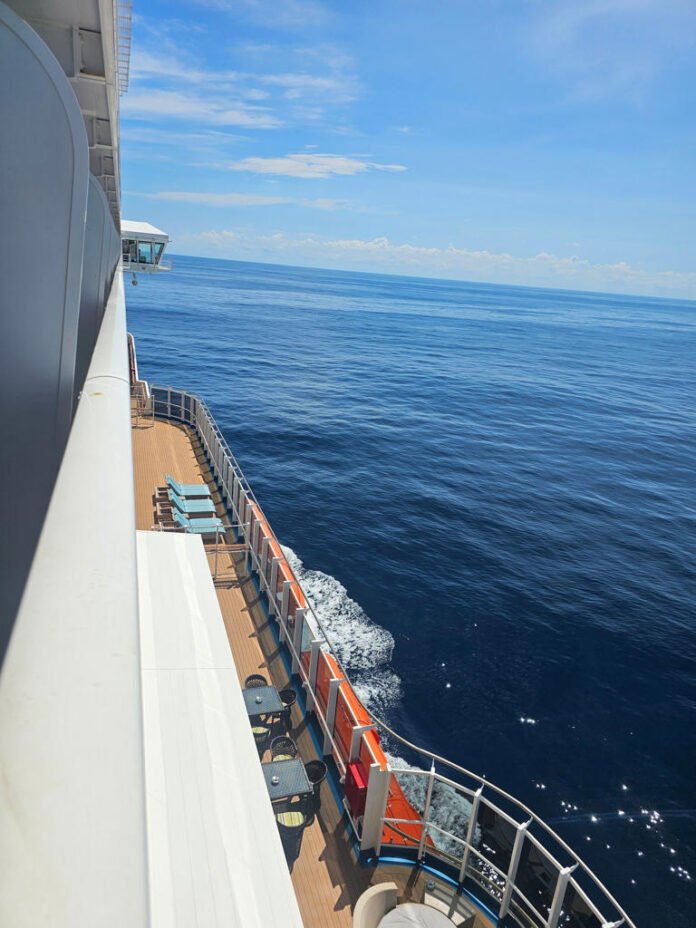 Padre de tres hijos desaparece tras caer de un crucero durante su aniversario