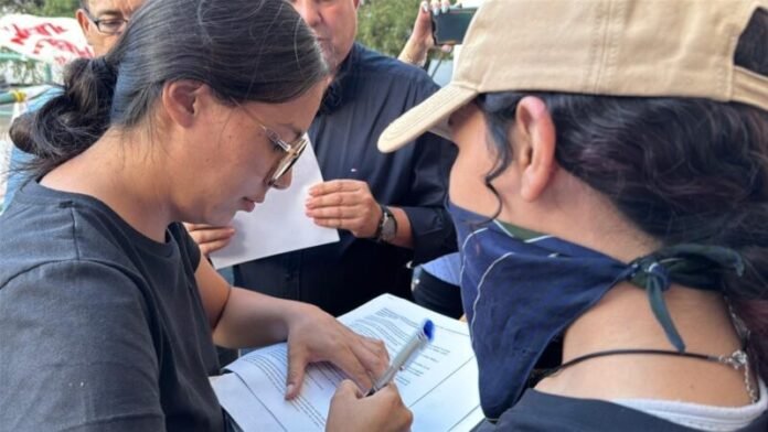 SEyD atiende solicitud de información de normalistas y llama a liberar instalaciones