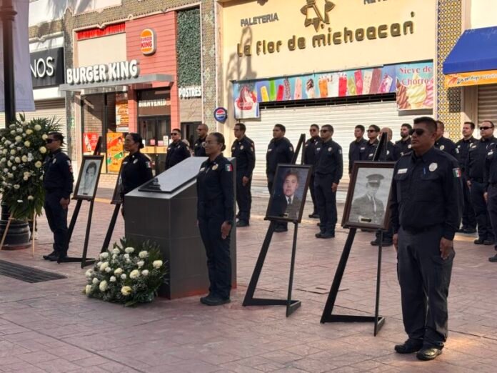Honran a bomberos caídos a 20 años del incendio en la Libertad