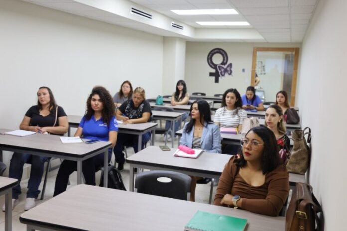 Inician clases de la Licenciatura en Derecho en las nuevas aulas de la Universidad de las Mujeres