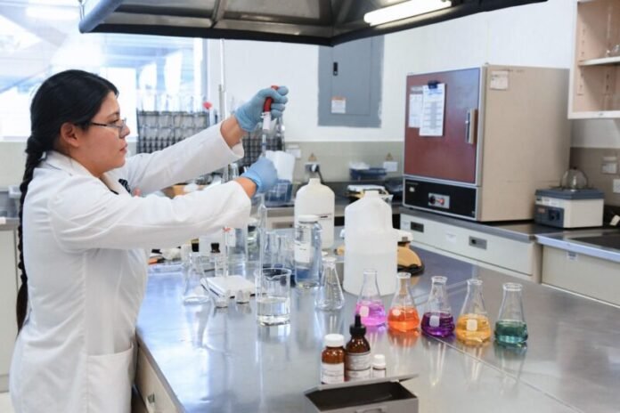 Refuerzan vigilancia sanitaria con análisis de agua y alimentos