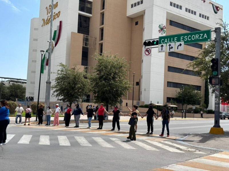Educación niega ocultamiento de plazas tras protestas de normalistas