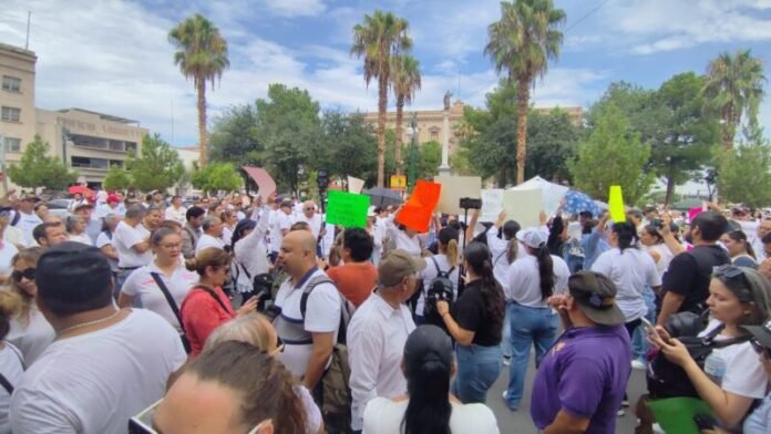 Trabajadores sindicalizados de la UACH cierran calles y exigen respetar derechos