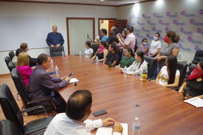 Educación instala mesa de trabajo para revisar asignación de plazas docentes