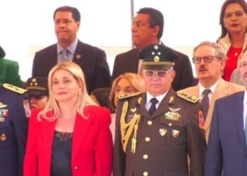 Maru Campos encabeza arranque del desfile cívico-militar por el 216 aniversario de la Independencia Maru Campos encabeza arranque del desfile cívico-militar por el 216 aniversario de la Independencia