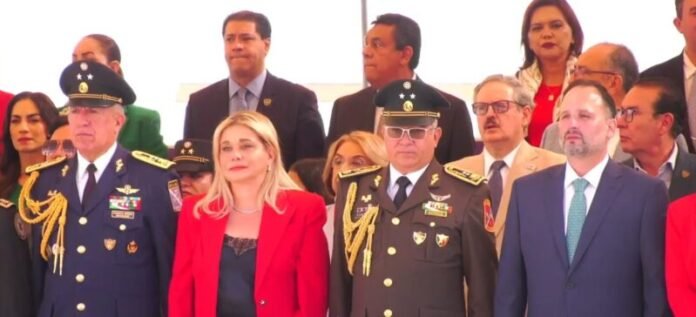 Maru Campos encabeza arranque del desfile cívico-militar por el 216 aniversario de la Independencia