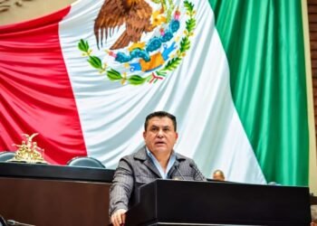 Álex Domínguez pide a Sheinbaum soluciones y no discursos en su visita a Juárez Álex Domínguez pide a Sheinbaum soluciones y no discursos en su visita a Juárez