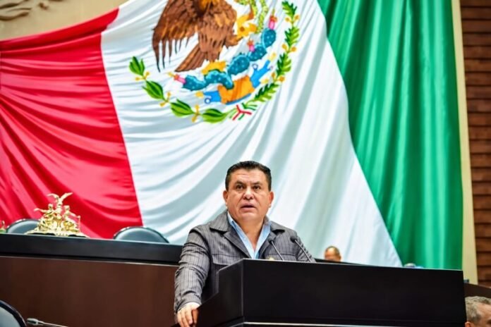 Álex Domínguez pide a Sheinbaum soluciones y no discursos en su visita a Juárez