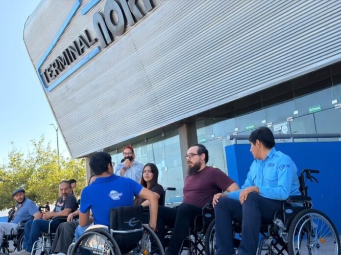 Capacitan a personal de Bowí en atención para personas con discapacidad