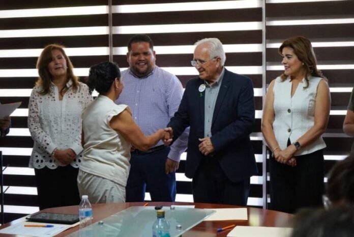 Gobierno estatal entrega 7 financiamientos del FIPES en Cuauhtémoc 