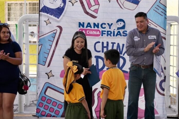 Entregan mobiliario y material deportivo a tres escuelas