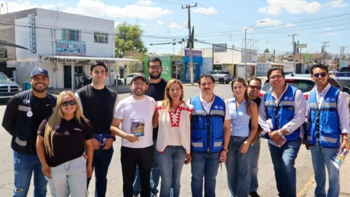 Recorre Manque Granados negocios de la Juan Escutia para promover apoyos a MIPYMES