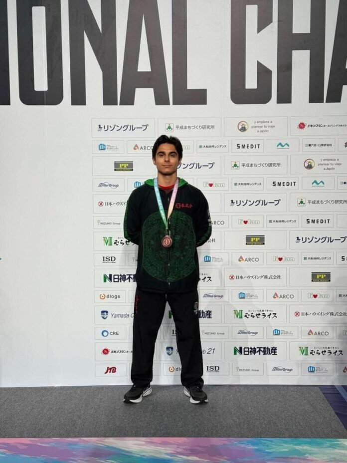 CHIHUAHUENSES SUBEN AL PODIO EN EL MUNDIAL DE KARATE EN YOKOHAMA, JAPÓN