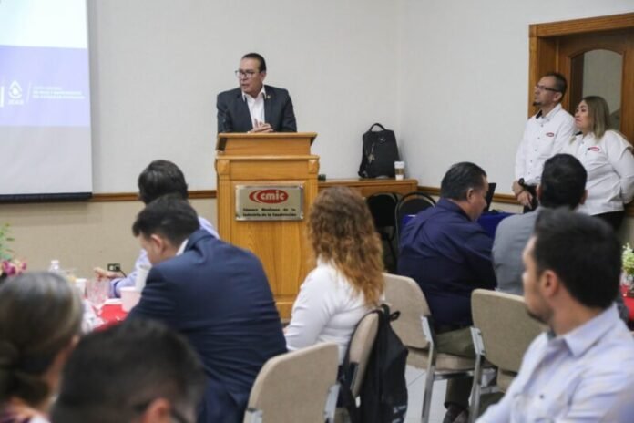 Se reúne titular de la JCAS con CMIC Chihuahua