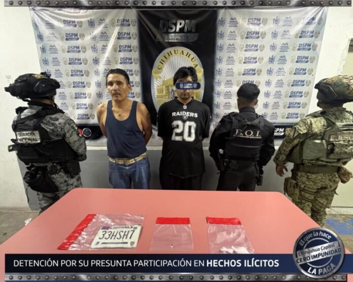 Detienen a dos y aseguran  cristal y motocicleta con placas sobrepuestas