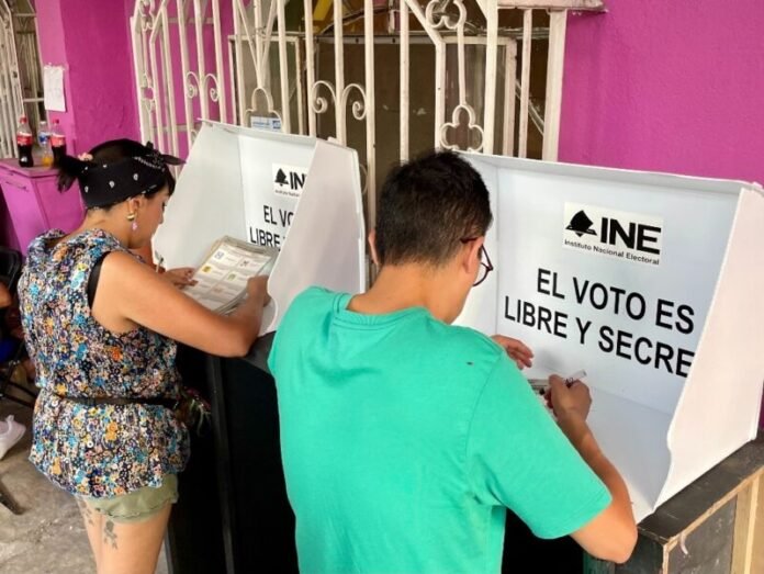 Avanza solicitud de referéndum sobre elección directa de regidurías a etapa de respaldo ciudadano