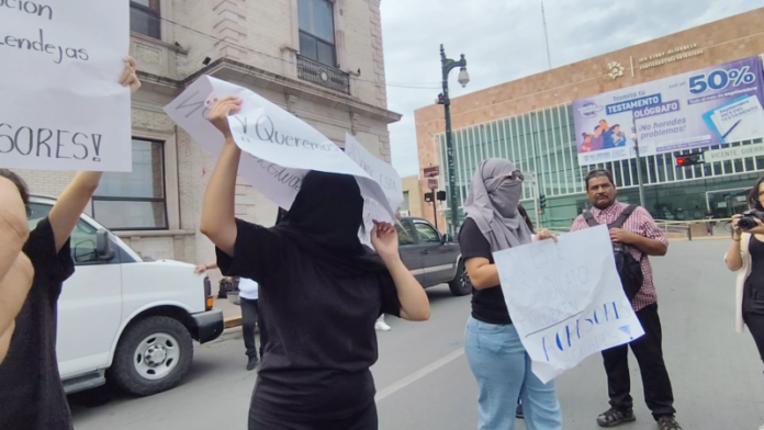 Exigen alumnas respuesta del sindicato de la UACH