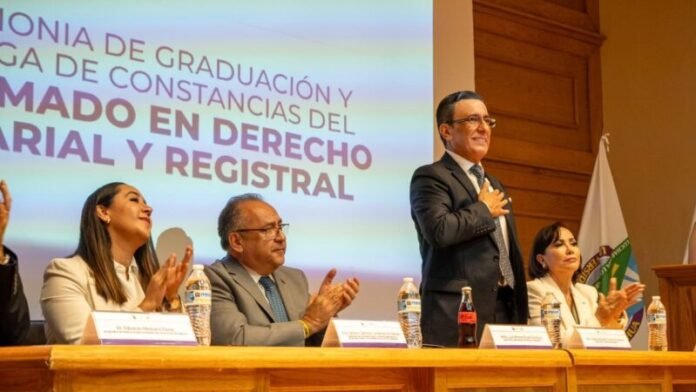 142 profesionistas concluyen diplomado en Derecho Notarial y Registral en la UACH