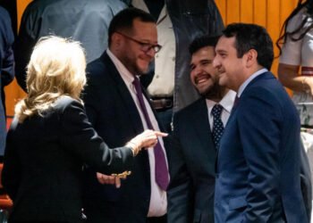 Hijos de AMLO se reúnen con empresarios en la Condesa en medio de nueva tormenta política