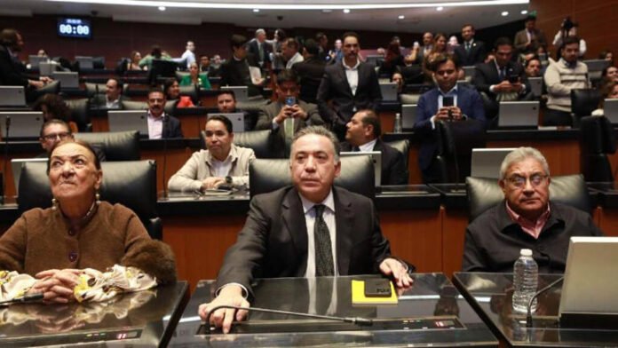 ¿Puede un senador faltar y seguir cobrando? Esto establece la ley sobre ausencias y dietas