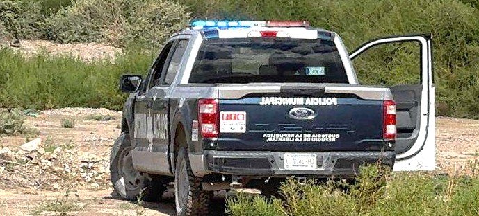 Hallan cadáver en avanzado estado de descomposición junto a carretera en Chihuahua