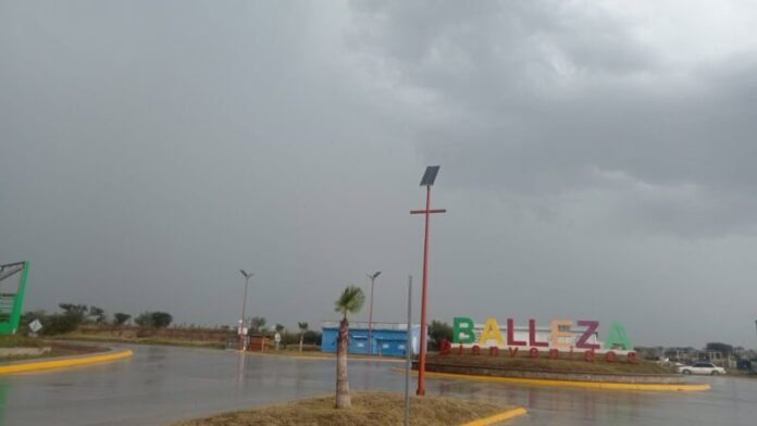Reportan lluvias fuertes y granizo en Balleza; no hay daños