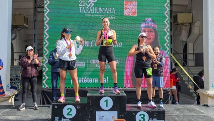 Rosa Alegría Villarreal brilla en el 21K Tarahumara; conquista su categoría