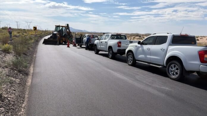 Cierran por minutos carretera Chihuahua-Juárez por revisión de carpeta asfáltica