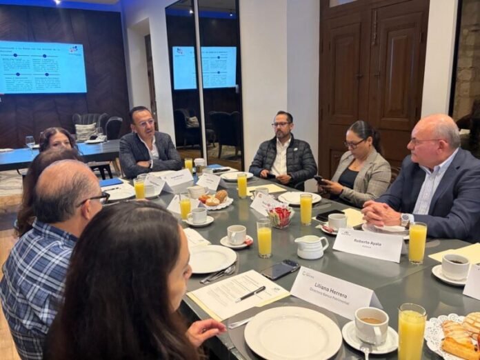 CBE tiende puentes con DESEC a fin de conocer proyectos para Chihuahua