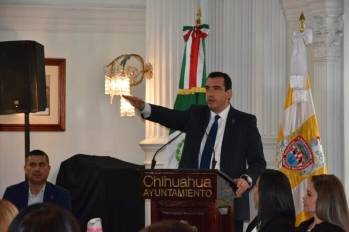 Toma protesta René Chavira como alcalde de Chihuahua