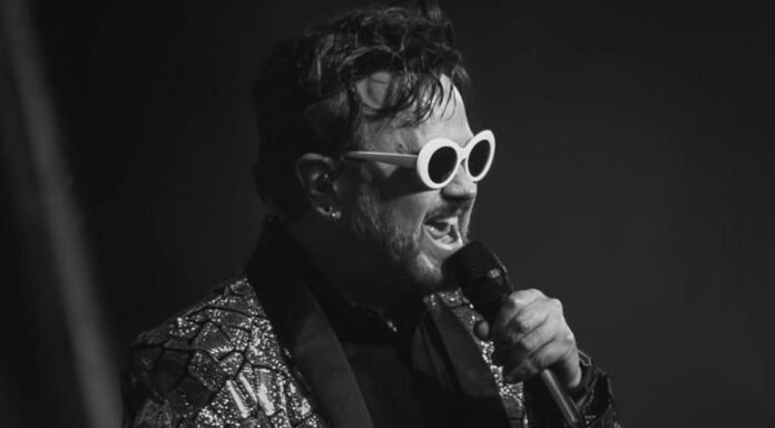 Aleks Syntek revela que fue diagnosticado con un trastorno psicótico y pospone su gira por Europa